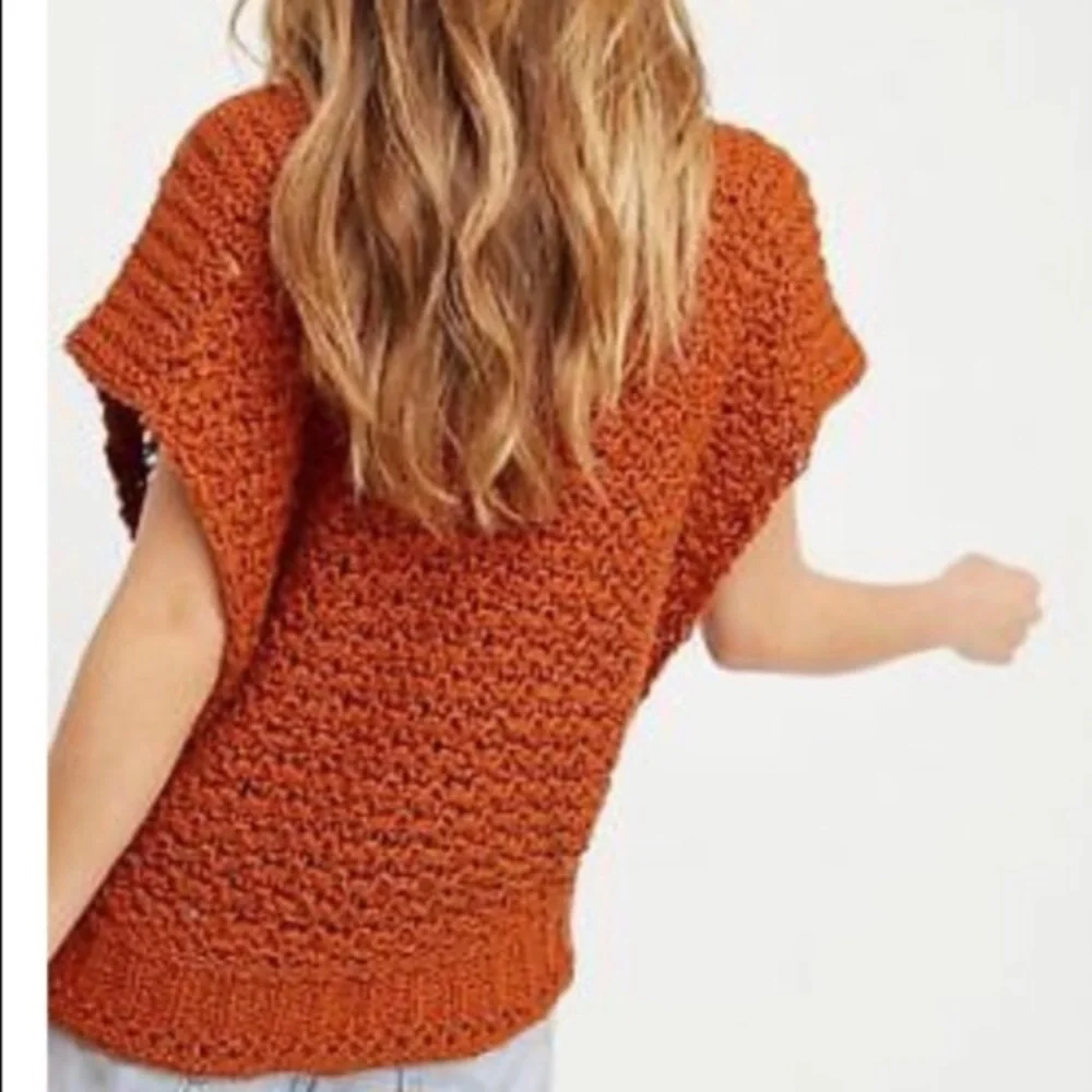 Free People  short sleeved sweater